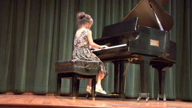 Samantha-Spring Piano Recital-Playing Gypsy Dance by Lichner смотреть онлайн