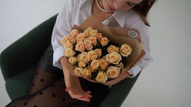 Букет из 11 кремовых кустовых роз 40 см (Эквадор) смотреть онлайн