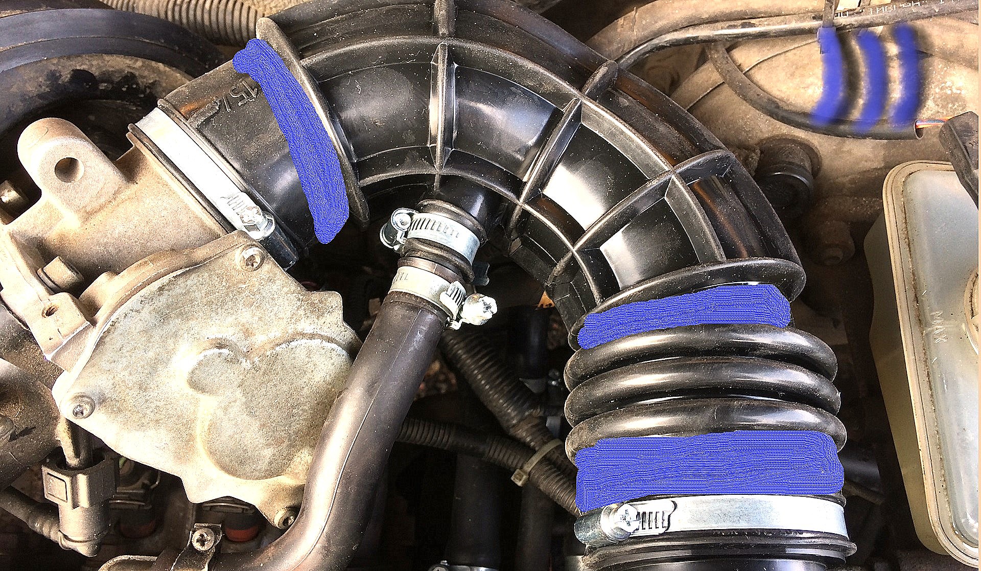 Как в двигатель попадает пыль и песок даже если стоит воздушный фильтр? Патрубок воздушного фильтра смотреть онлайн