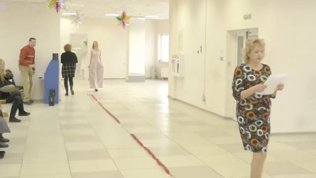Показ моделей одежды в ТЦ Метелица. Часть 5 смотреть онлайн