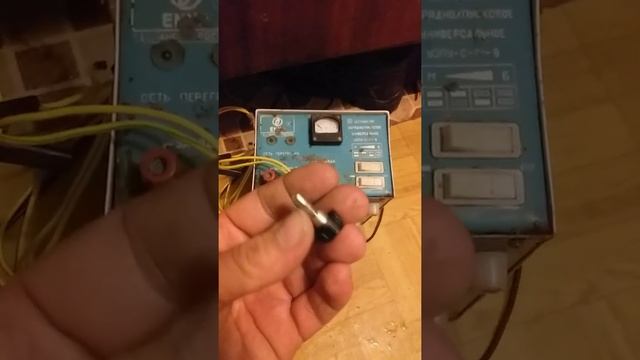 В зарядном устройстве ремонтируем предохранитель. смотреть онлайн