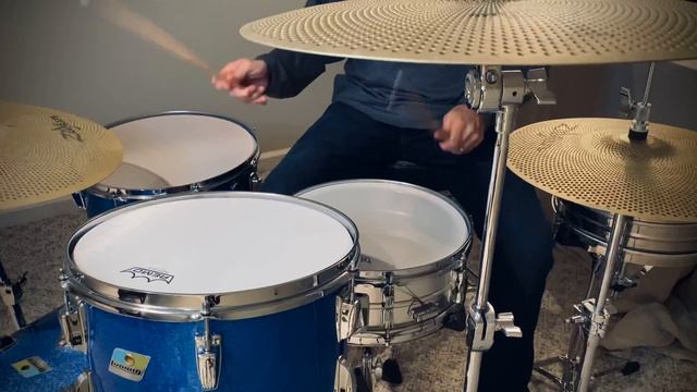 Jazz Samba Groove - Throwback Drums смотреть онлайн