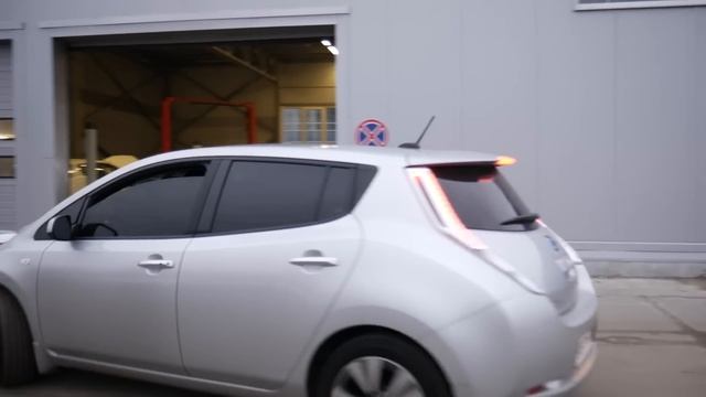 Меняем батарею на Nissan Leaf. 24 KWh и 30 KWh.