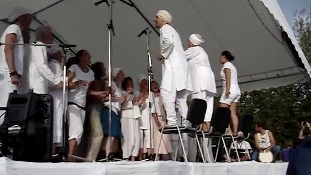 One Voice Mantra Choir led by Gurudass Kaur, Kundalini Yoga Festival France 8.10 pt. 1 смотреть онлайн