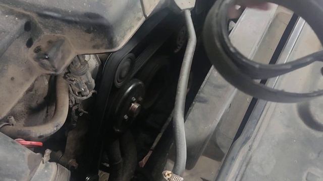 Mercedes двигатель М112. Как открутить масляный фильтр. смотреть онлайн