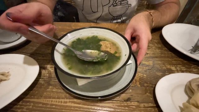 Обзор Pasanauri в Грузии \ Пробуем Хинкали смотреть онлайн