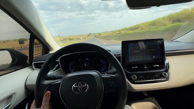 Conforto em viagens longas com o Toyota Corolla 2.0 Flex Altis Premium 2023 смотреть онлайн