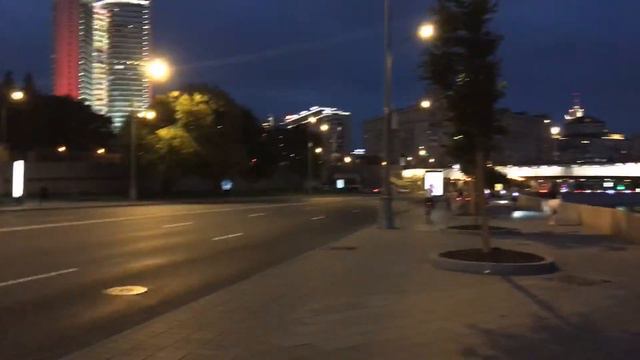 Прогулка #москва #moscow #краснопресненскаянабережная #набержная #москварека смотреть онлайн
