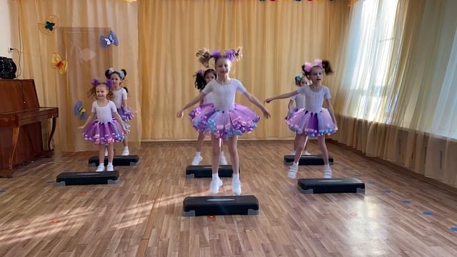МБДОУ 221 Спортивный танец на степах Я ВСЕГДА ТАКАЯ смотреть онлайн