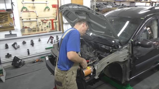 Лада Ларгус. Установка новых лонжеронов, ни слова про герметик. Body repair after an accident. смотреть онлайн
