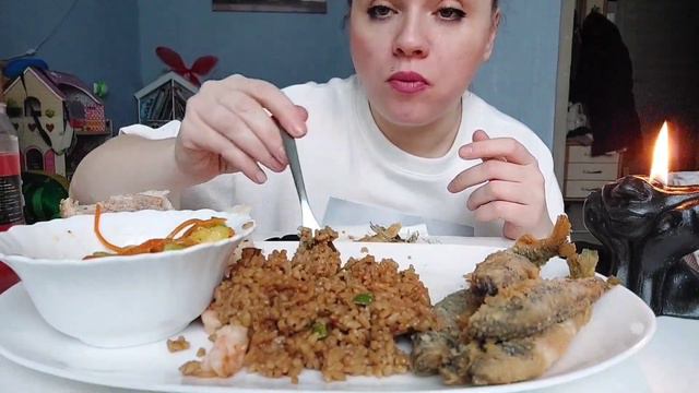 Мукбанг жареная корюшка, рис азиатский с креветками, кабачки с морковью по-корейски #мукбанг смотреть онлайн