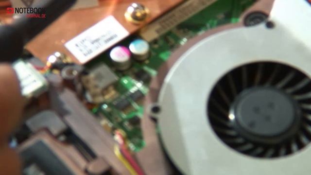 Core i7 and GTX 260M - NEW Clevo W860CU gamer in detail смотреть онлайн