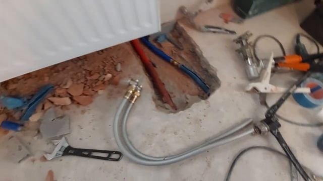 нижнее подключение радиатора из стены смотреть онлайн