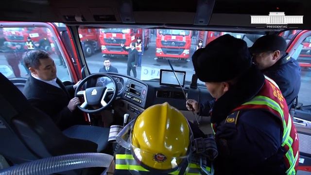 Видео: Бүтүндөй аянтты ээледи. Бишкекте атайын техникалар, автобустар колдонууга берилди смотреть онлайн