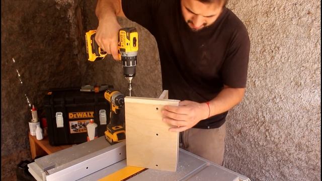 GUIA PARA SIERRA DE MESA (cortes verticales) / TABLE SAW GUIDE DIY смотреть онлайн