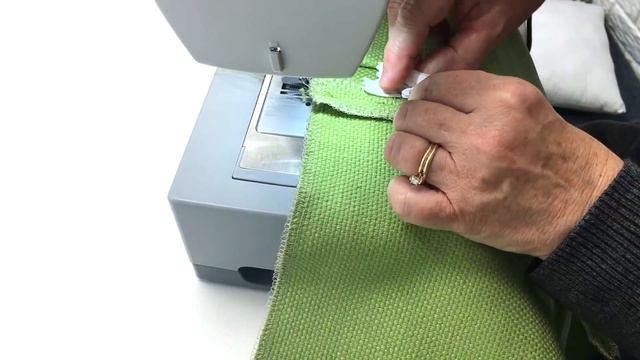 How To Sew A Zipper ( Into A Pillow)! смотреть онлайн