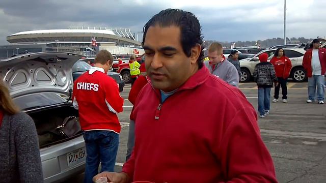 Chief's Tail Gate Party With Sandeep, Joh, Amy and Kim смотреть онлайн