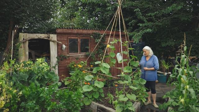 Beautiful No Dig Permaculture Kitchen Garden | Small-Scale Potager Style Vegetable Garden смотреть онлайн