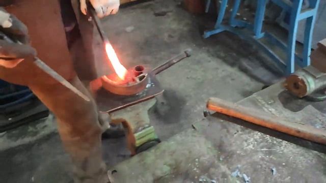 ?Ковка "Бублика" из 12 квадрата.#кузница #geflund #кованыйбублик смотреть онлайн