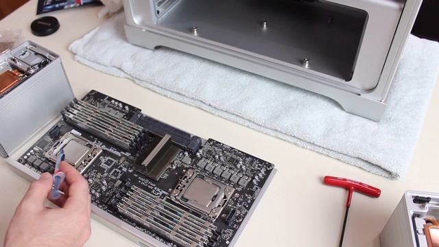 Mac Pro 5,1 CPU Upgrade - Mac Pro Upgrade Series Part 2 смотреть онлайн