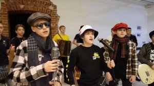 Поздравление девушек с 8 марта от парней 7 Б ( гимназия 3)  «Восьмое марта, где?»