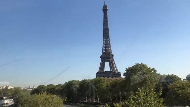 La Tour Eiffel depuis le métro ligne 6 смотреть онлайн