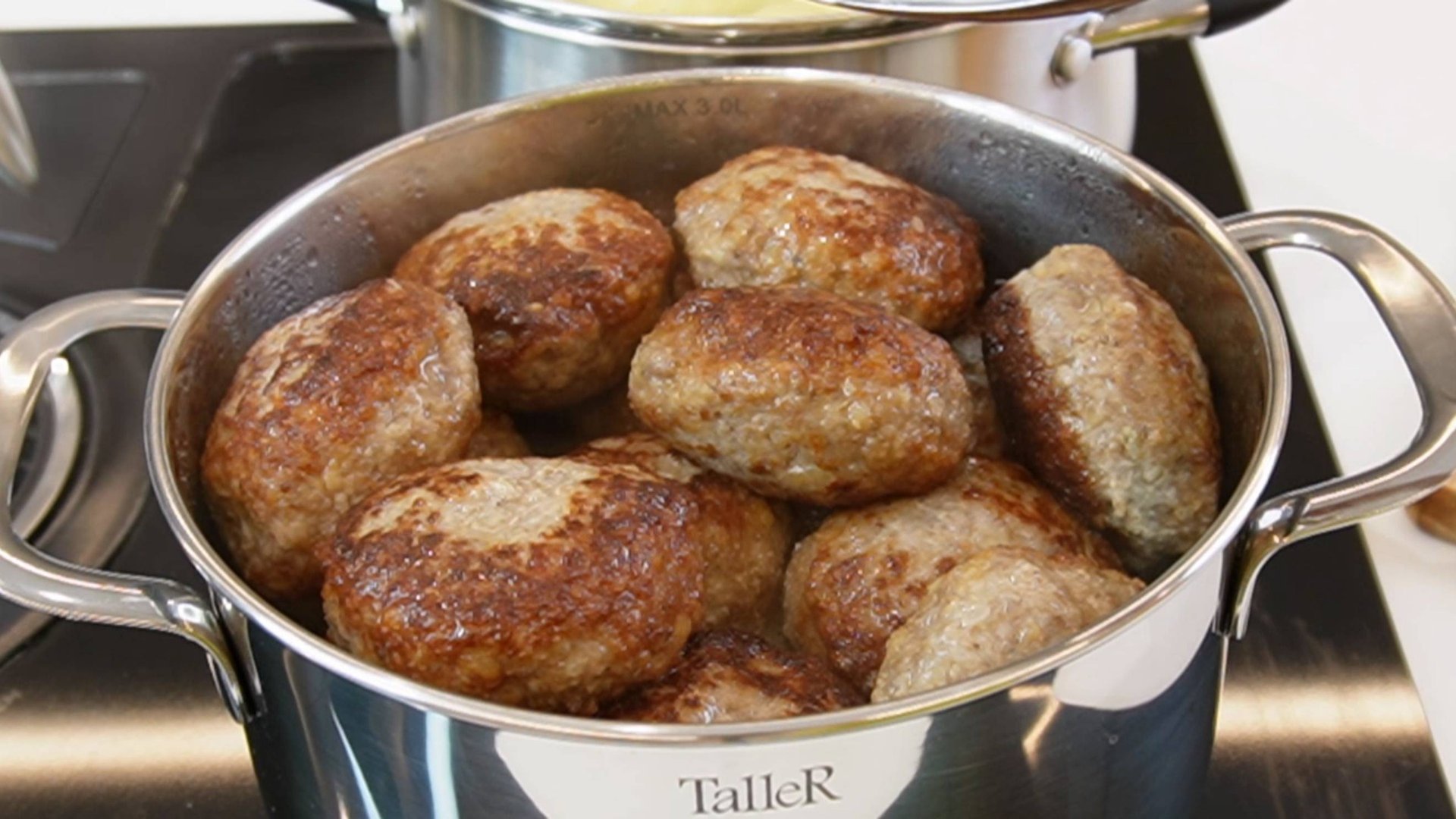 Если вкусные котлеты, то только так и никак по-другому: котлеты особенные смотреть онлайн