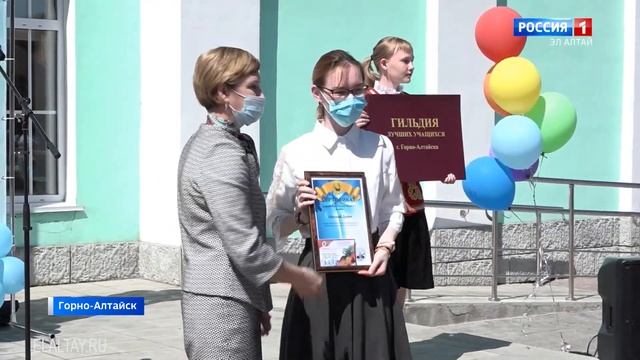 Лучшим школьникам Горно-Алтайска вручили премии мэра смотреть онлайн