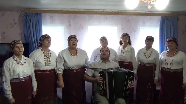 песня осенние листья шумят и шумят в саду смотреть онлайн