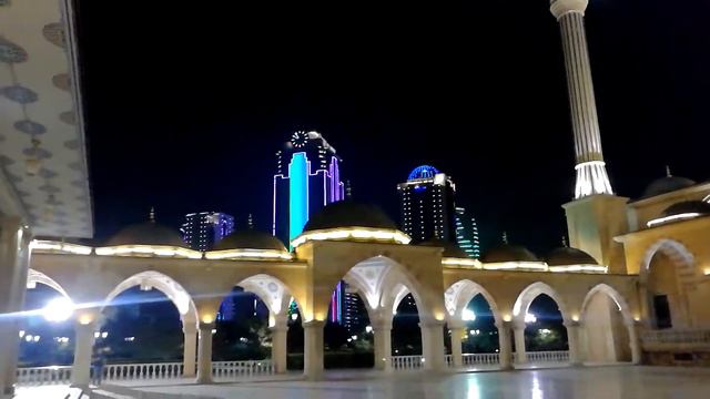 Мечеть Сердце матери ночью смотреть онлайн