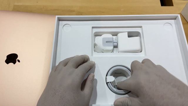 Macbook Air 13 inch Gold 2020 Unboxing смотреть онлайн