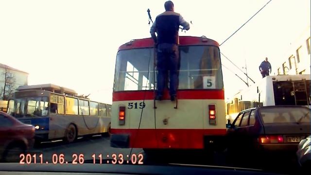 Гонки на троллейбусах. Финал __ Trolley __ Trolleybuses In Kirov, Russia __ Trolleybus Crash