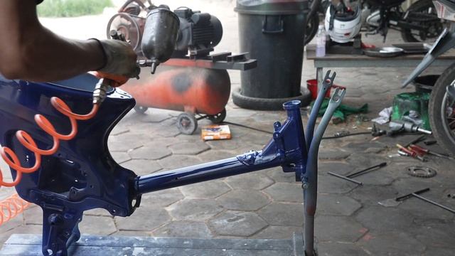 Honda Super Cub 50 Full Restoration - Vintage Motorcycle, Frame Painting, complete scooter tear dow смотреть онлайн