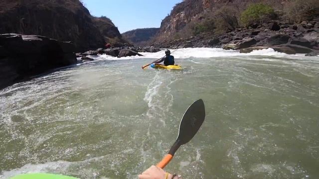 The Lock In - How to kayak boily whitewater and squirrelly rapids смотреть онлайн