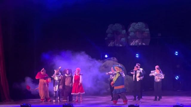 Цирковое шоу «ВОЛШЕБНИК ИЗУМРУДНОГО ГОРОДА» 22.10.2023. 12:00 - «ПУСТЬ ЖИЗНЬ СЛОВНО ПОЕЗД НЕСЕТСЯ» смотреть онлайн