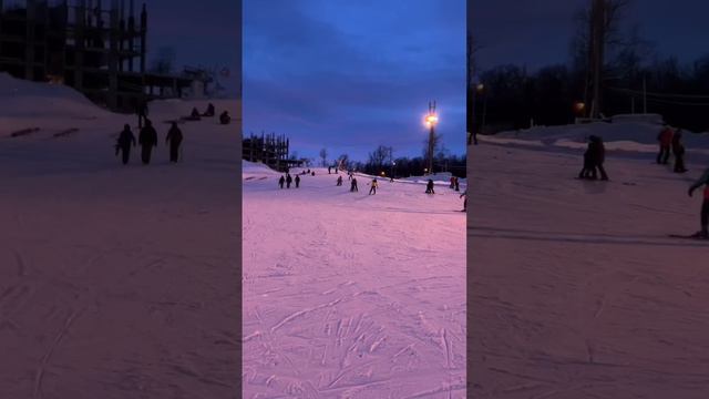 Уфа - город на семи холмах, а значит отличный для горных лыж ⛷️ #уфа #башкортостан #горнолыжка смотреть онлайн