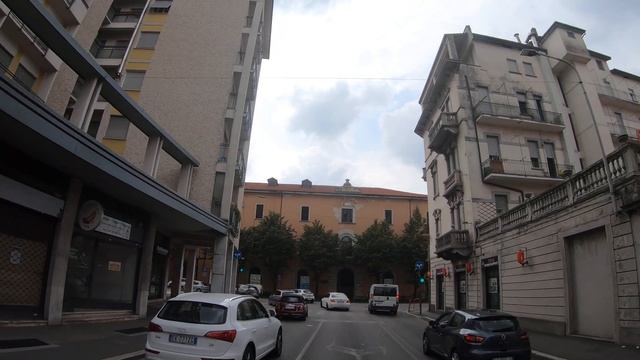?? Varese, Italy driving tour - 4K смотреть онлайн