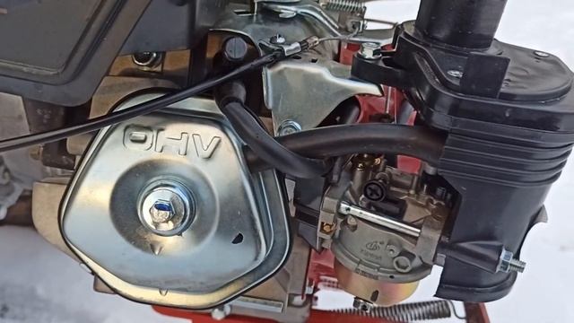 Осмотр жиклера, прокаливание свечи. Мотоблок МТЗ Сморгонь с двигателем Weima WM188F 13л/с. смотреть онлайн