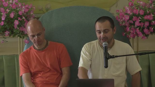 Тхакур Харидас пр. и Враджарену пр. - Милость Шрилы Прабхупады - 23.05.2023 (Летний ретрит ШДМ) смотреть онлайн