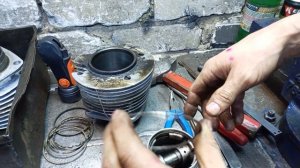 ДНЕПР -  правильная установка наборных маслосъёмных колец от производителя .