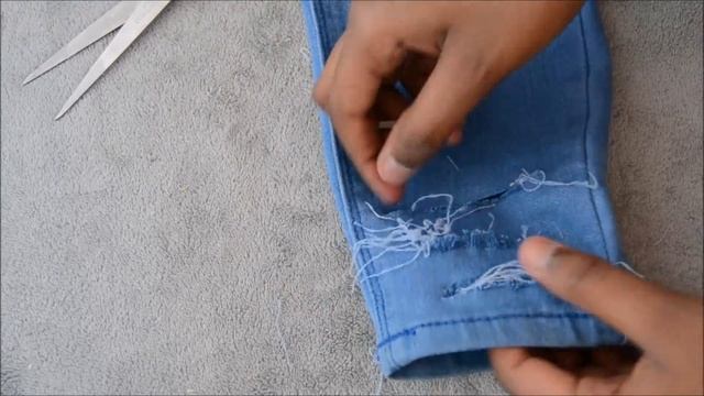DIY FRAYED EDGE DENIM|| OLD JEAN HACKS смотреть онлайн
