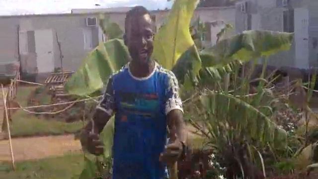 ДР Конго.Місцевий мешканець Бунії Сержіо танцює смотреть онлайн