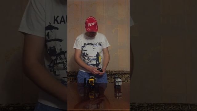 Сравнение нивелиров  Dewalt DW089LR и   DW089K