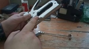 Степлер строительный. Как пользоваться! Замена скоб.