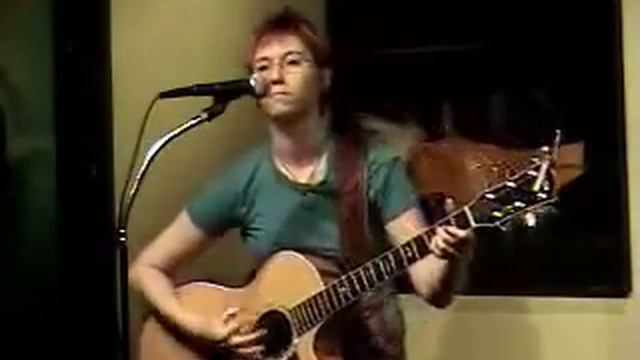 Lindsay Owen performing "I Ran Away" at Mama Java's смотреть онлайн