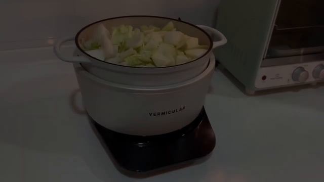 《防疫抗癌蔬菜湯》（二）/半價買了受傷的高麗菜，質地還是很好啊～/ 菇類的蔬菜湯清甜可口香氣撲鼻/請開啟cc 字幕/菇類含多醣體/ 可促進干擾素分泌/抑制癌細胞增生 смотреть онлайн