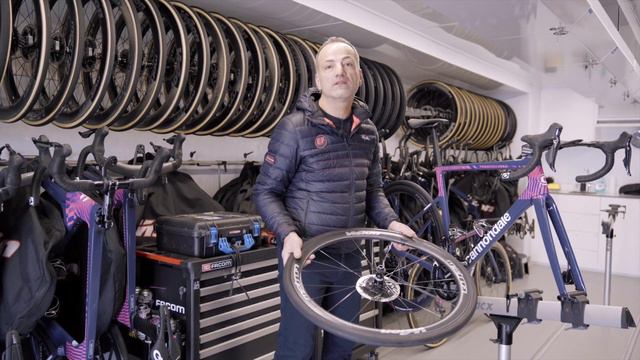 EF Education-Nippo set-up for for Strade Bianche смотреть онлайн