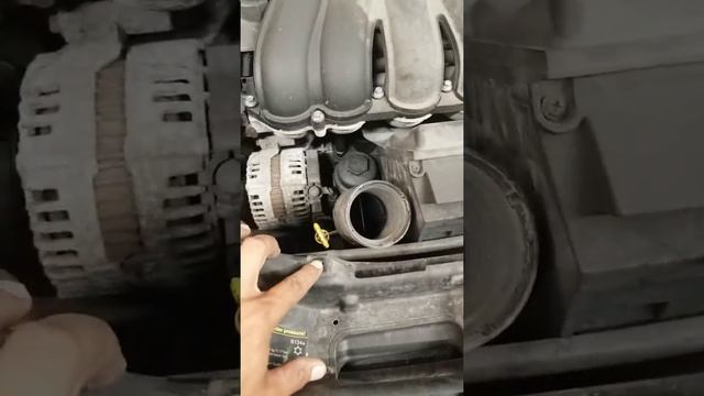 2008 Volvo S40 aire conditioner low and high pressure lines location. смотреть онлайн