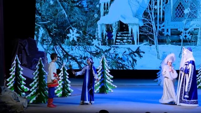 Юные артисты представили спектакль «Морозко» на большой сцене Тверского драмтеатра смотреть онлайн