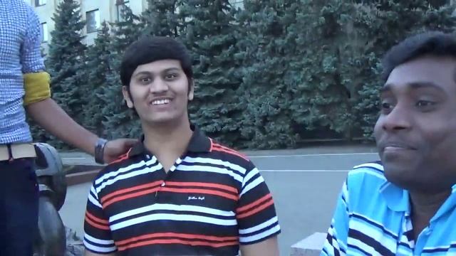 Путешествие в Ставрополь. Катаюсь на роликах по площади Ставрополя. Студенты -индусы учатся смотреть онлайн